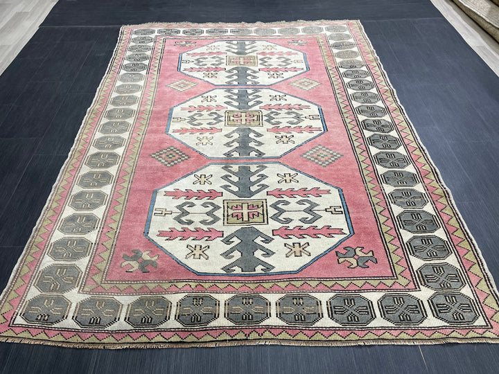 Beige Turkish Runner Rug 5' 5" x 7' 5" Hand-Knotted texture