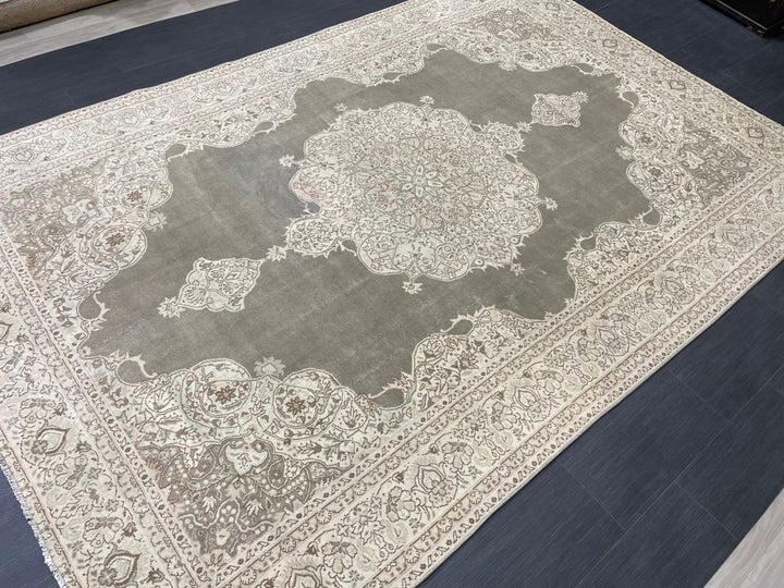 Gray Oushak Rug 6' 8" x 10' - No. WR40444