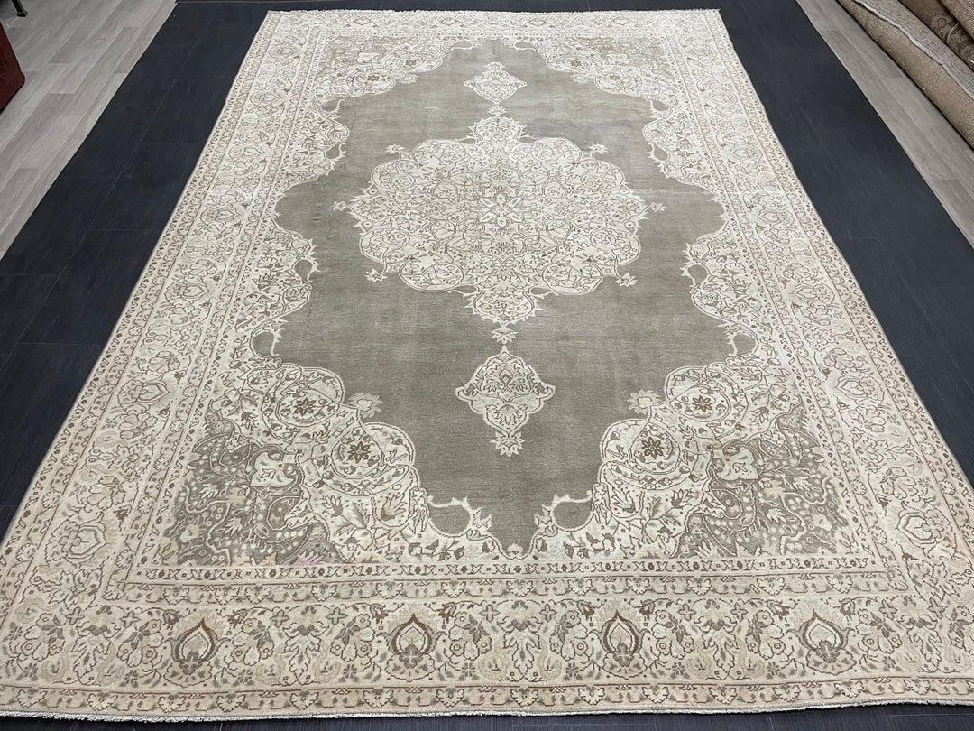 Gray Oushak Rug 6' 8" x 10' - No. WR40444
