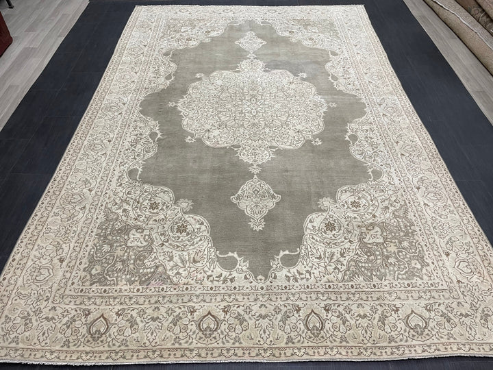 Gray Oushak Rug 6' 8" x 10' - No. WR40444