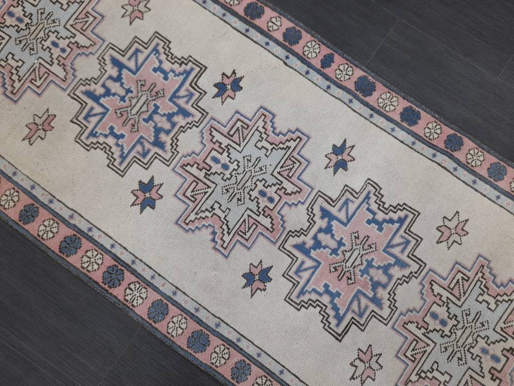 Beige Turkish Runner Rug 2' 7" x 9' Hand-Knotted texture