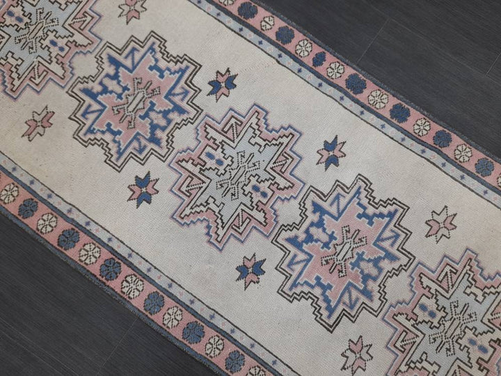 Beige Turkish Runner Rug 2' 7" x 9' Hand-Knotted texture
