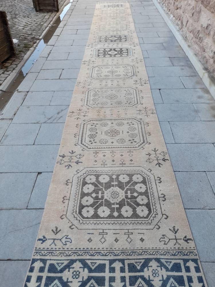 Beige Turkish Runner Rug 2' 11" x 23' 2" Hand-Knotted texture