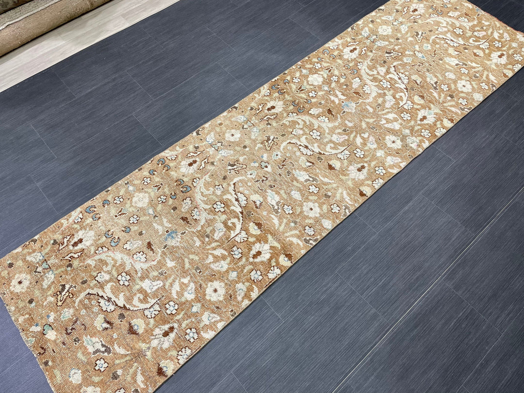 Beige Turkish Runner Rug 2' 5" x 8' 6" Hand-Knotted detail
