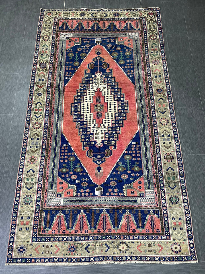 Beige Turkish Runner Rug 4' 10" x 9' Hand-Knotted border