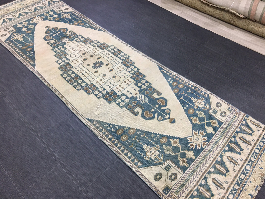 Beige Turkish Runner Rug 2' 10" x 9' 11" Hand-Knotted pattern