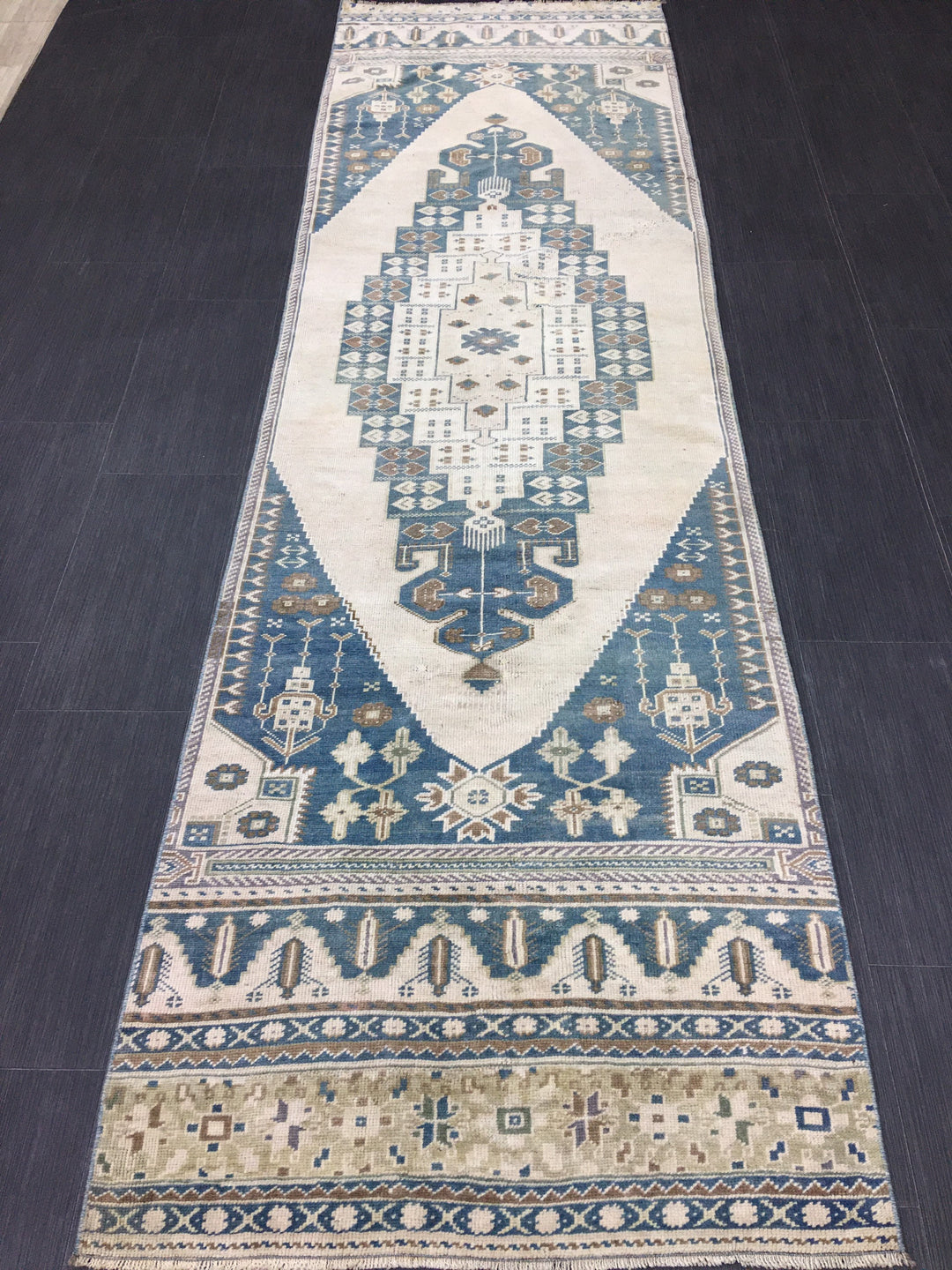 Beige Turkish Runner Rug 2' 10" x 9' 11" Hand-Knotted texture