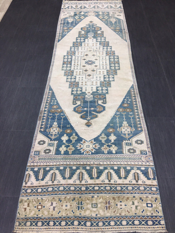 Beige Turkish Runner Rug 2' 10" x 9' 11" Hand-Knotted texture