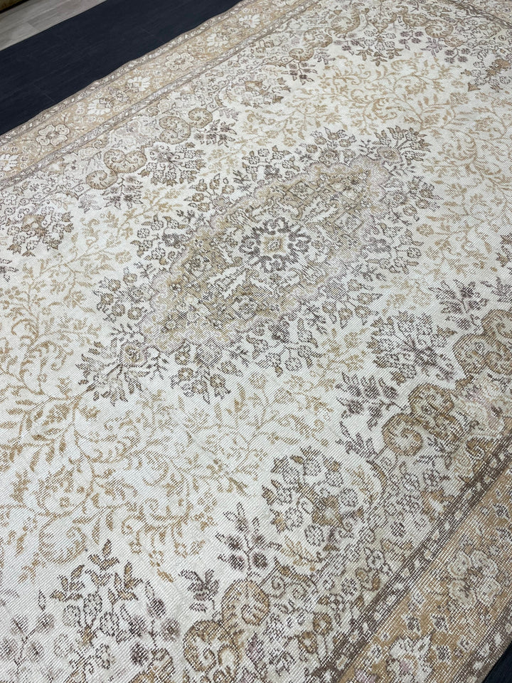 Beige Turkish Oushak Rug 6' 6" x 10' 4" Hand-Knotted texture