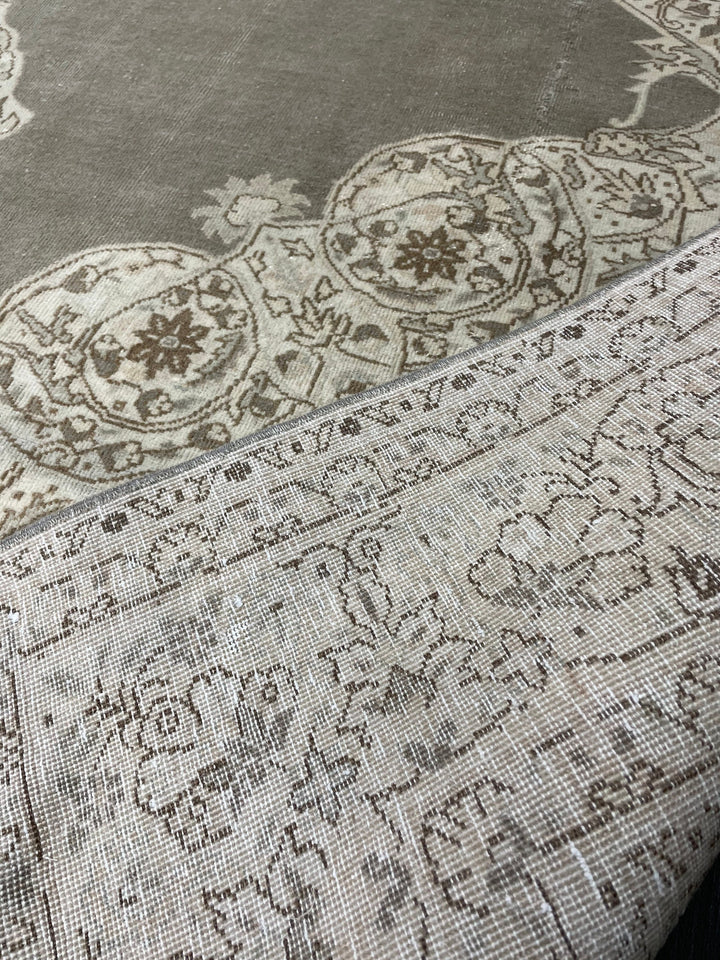 Gray Oushak Rug 6' 8" x 10' - No. WR40444