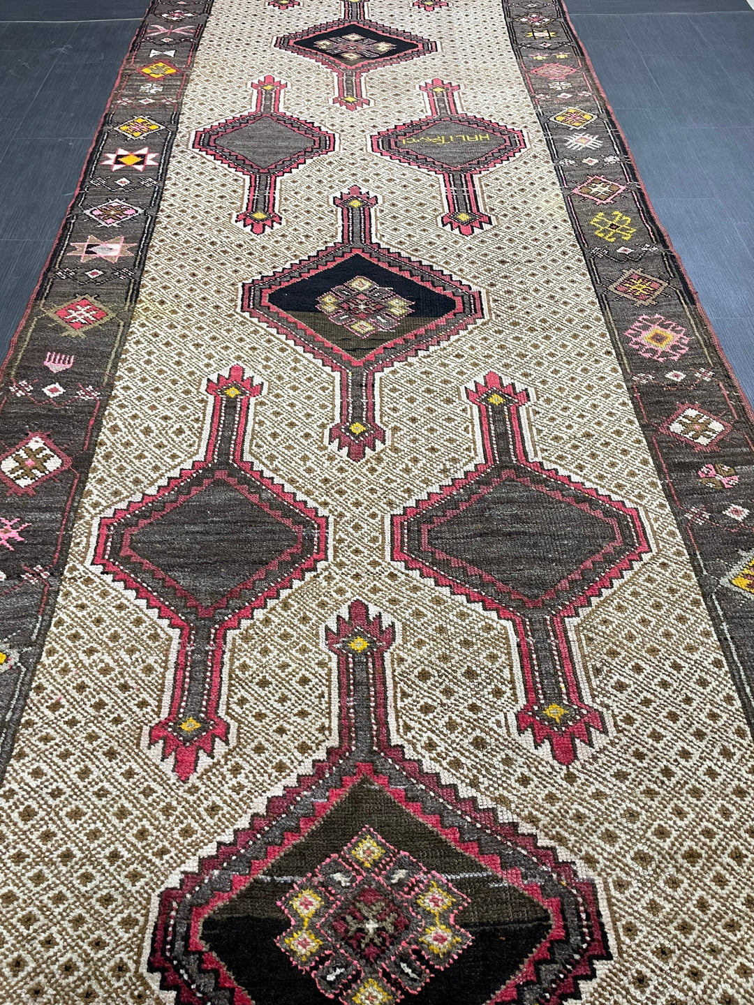 Beige Turkish Runner Rug 5' x 13' 8" Hand-Knotted close-up