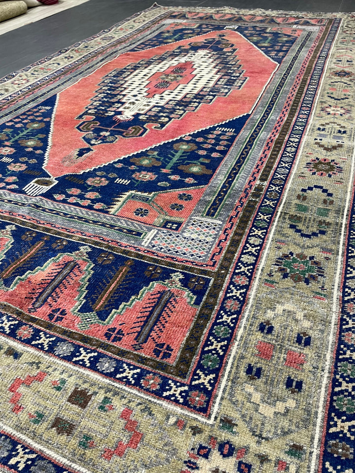 Beige Turkish Runner Rug 4' 10" x 9' Hand-Knotted close-up
