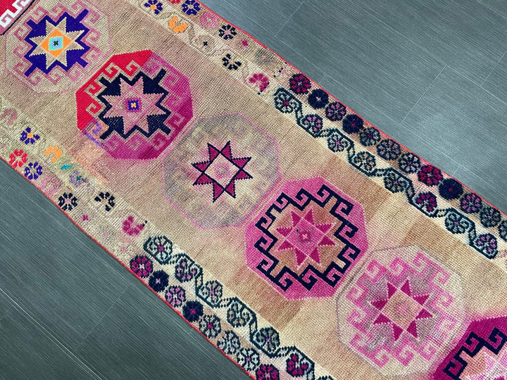 Beige Turkish Runner Rug 2' 8" x 13' Hand-Knotted border
