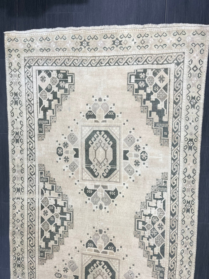 Beige Turkish Runner Rug 4' 3" x 10' 11" Hand-Knotted detail