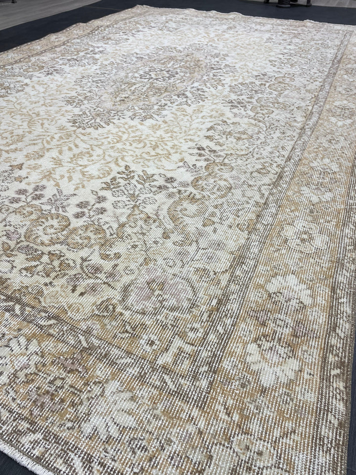 Beige Turkish Oushak Rug 6' 6" x 10' 4" Hand-Knotted pattern