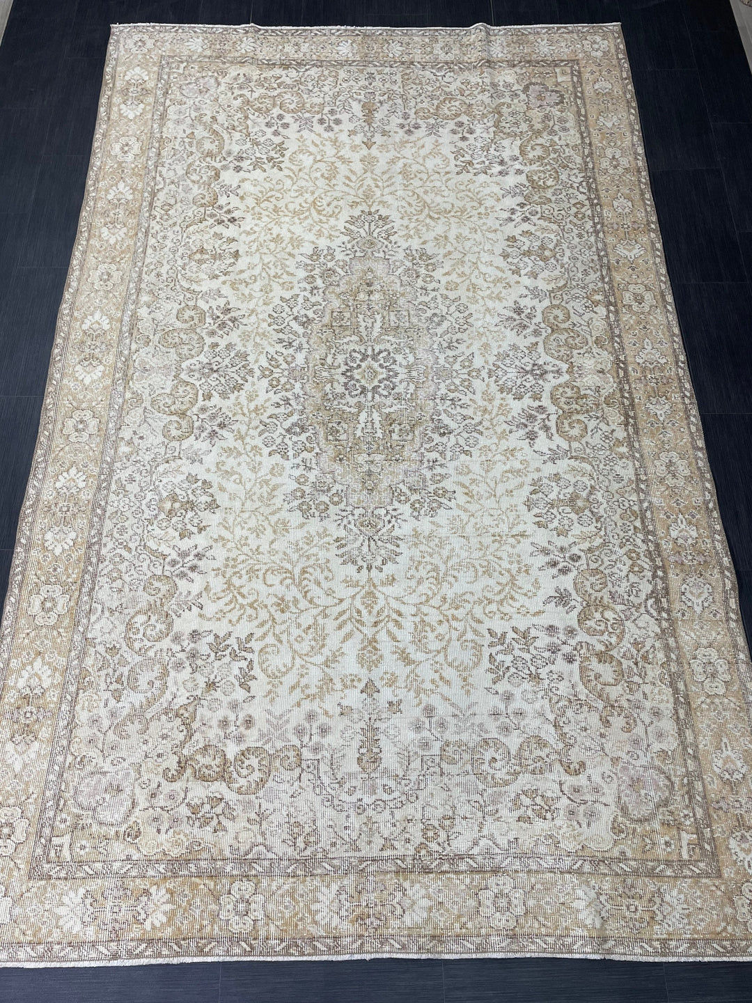 Beige Turkish Oushak Rug 6' 6" x 10' 4" Hand-Knotted border