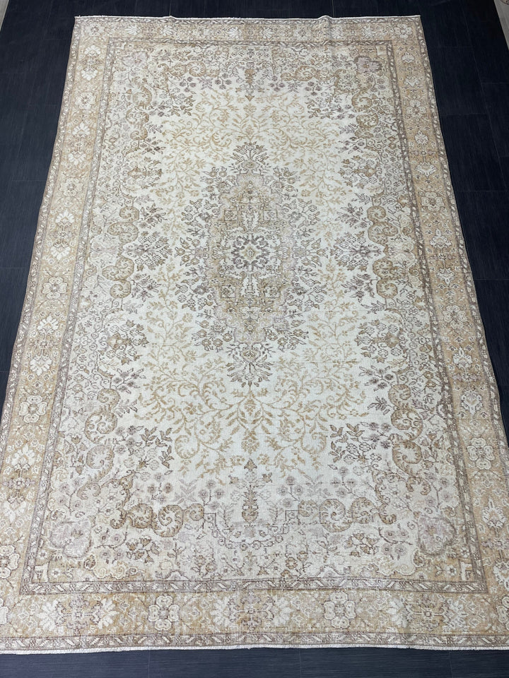 Beige Turkish Oushak Rug 6' 6" x 10' 4" Hand-Knotted border