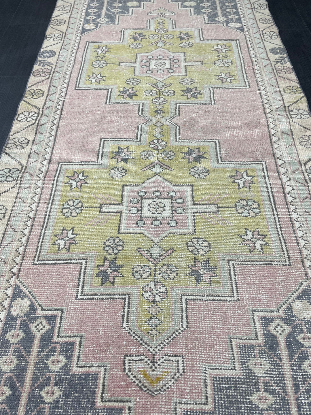 Turkish Oushak Rug 4' x 8' 8" Hand-Knotted detail