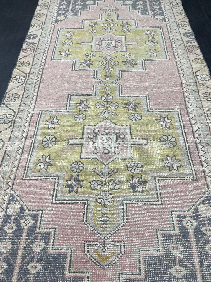 Turkish Oushak Rug 4' x 8' 8" Hand-Knotted detail