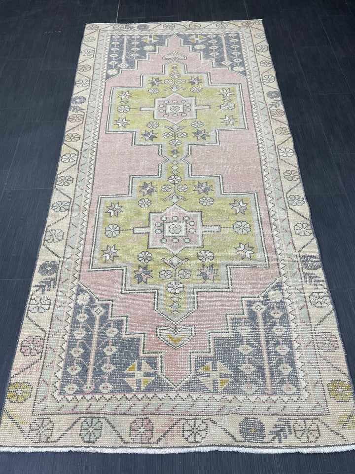 Turkish Oushak Rug 4' x 8' 8" Hand-Knotted close-up