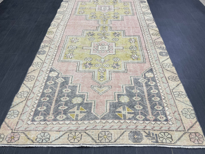 Turkish Oushak Rug 4' x 8' 8" Hand-Knotted pattern
