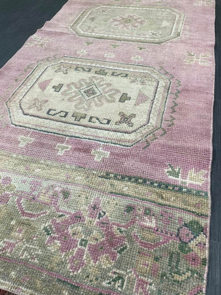 Beige Turkish Runner Rug 2' 11" x 7' 5" Hand-Knotted detail