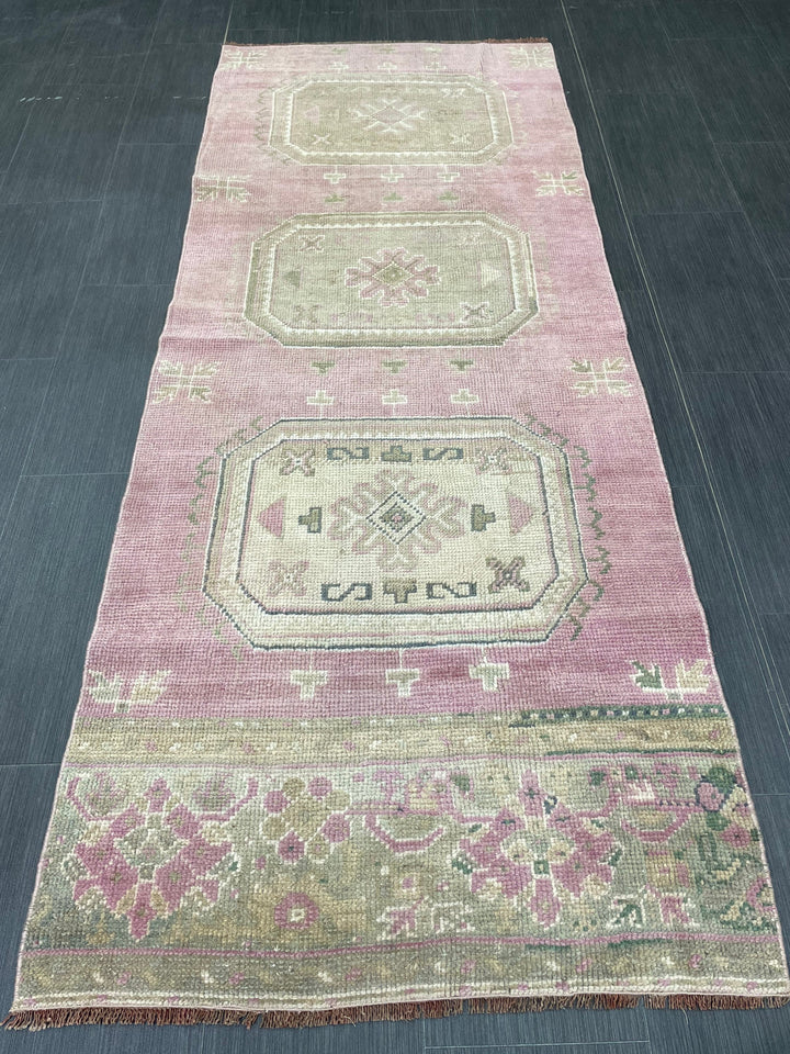 Beige Turkish Runner Rug 2' 11" x 7' 5" Hand-Knotted texture