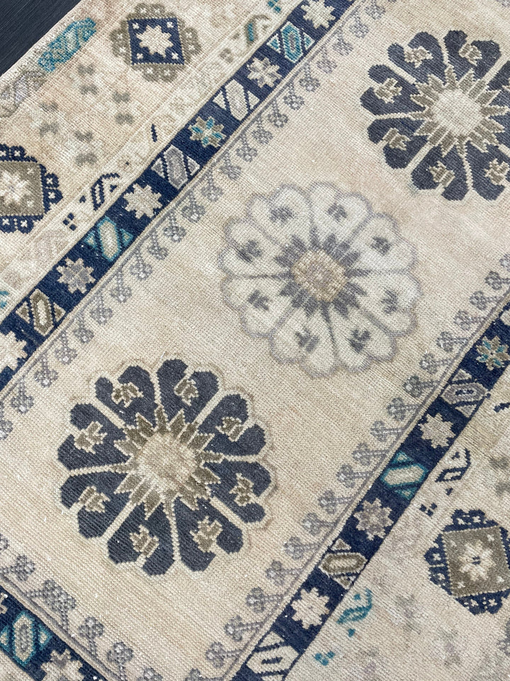 Beige Turkish Oushak Rug 3' 7" x 6' 3" Hand-Knotted detail