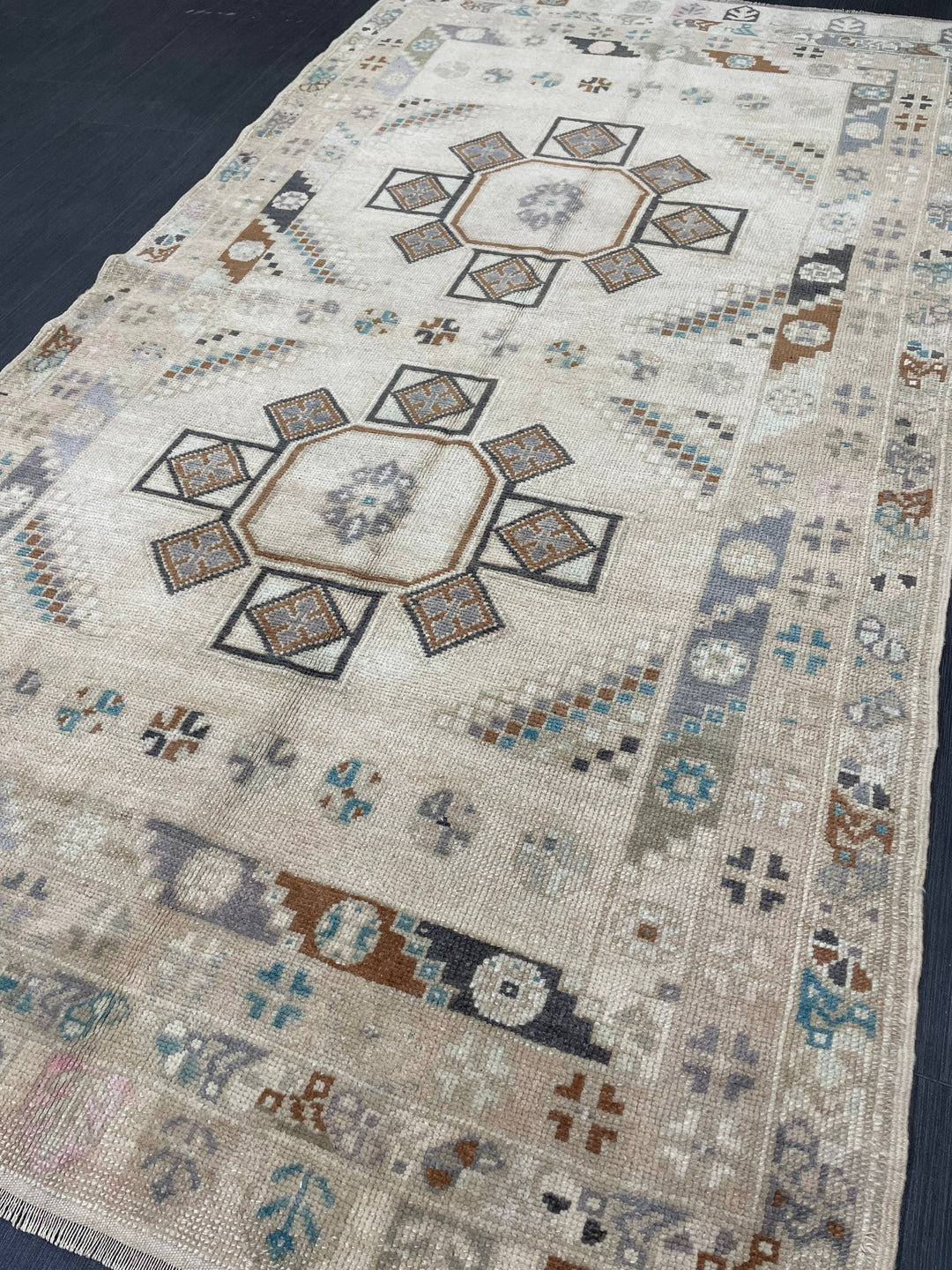 Beige Turkish Oushak Rug 3' 7" x 6' 9" Hand-Knotted border