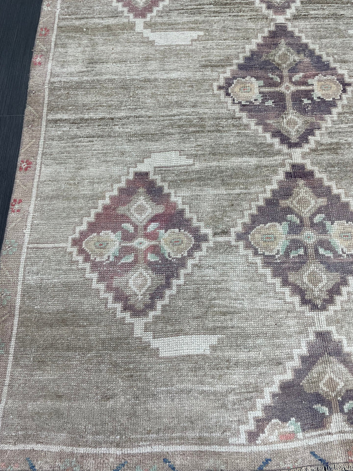 Beige Turkish Oushak Rug 4' 5" x 10' 10" Hand-Knotted texture