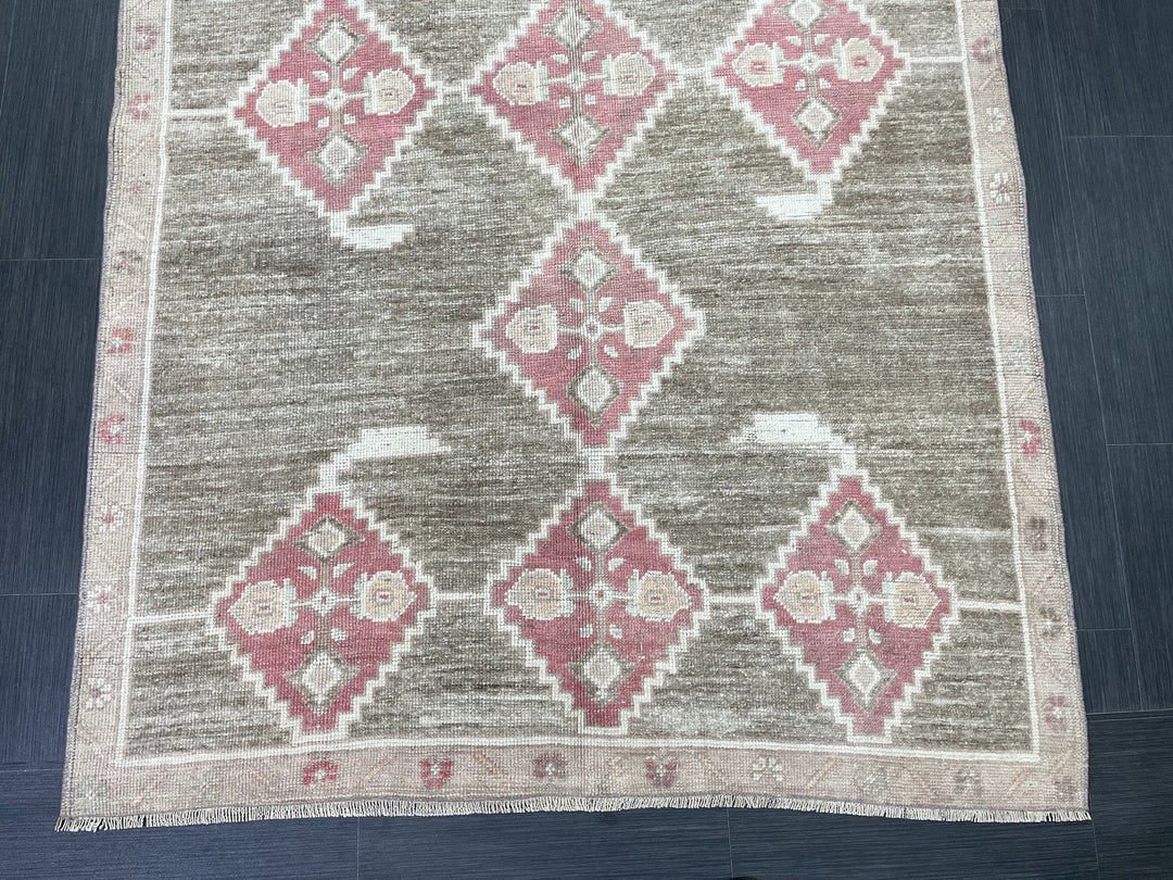 Beige Turkish Oushak Rug 4' 9" x 10' 8" Hand-Knotted pattern