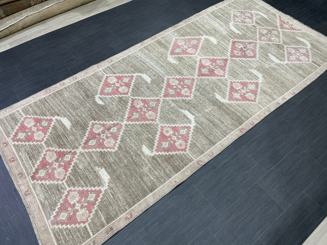Beige Turkish Oushak Rug 4' 9" x 10' 8" Hand-Knotted border