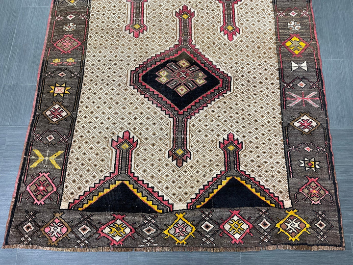 Beige Turkish Runner Rug 5' x 13' 8" Hand-Knotted texture