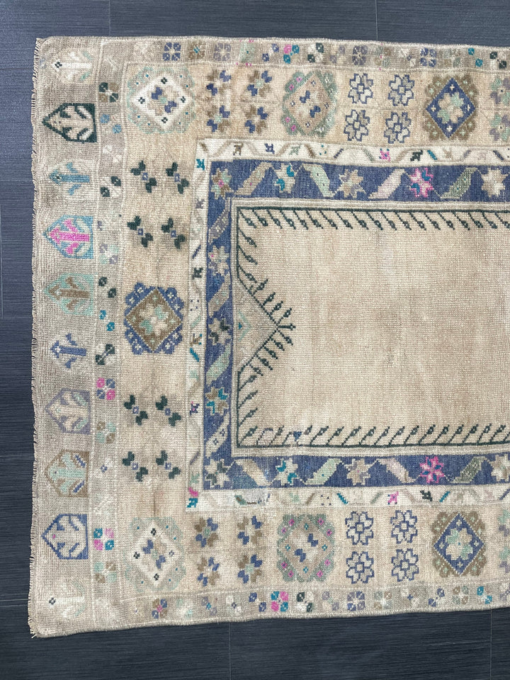 Beige Turkish Runner Rug 3' 6" x 6' 1" Hand-Knotted detail