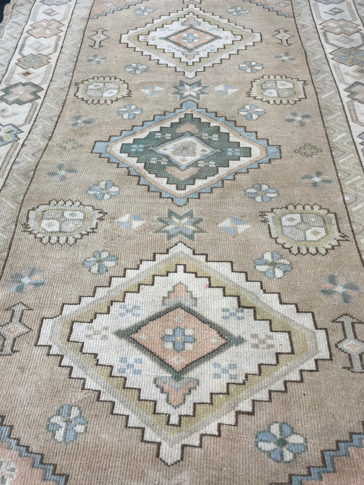 Beige Turkish Runner Rug 4' 1" x 6' 6" Hand-Knotted detail