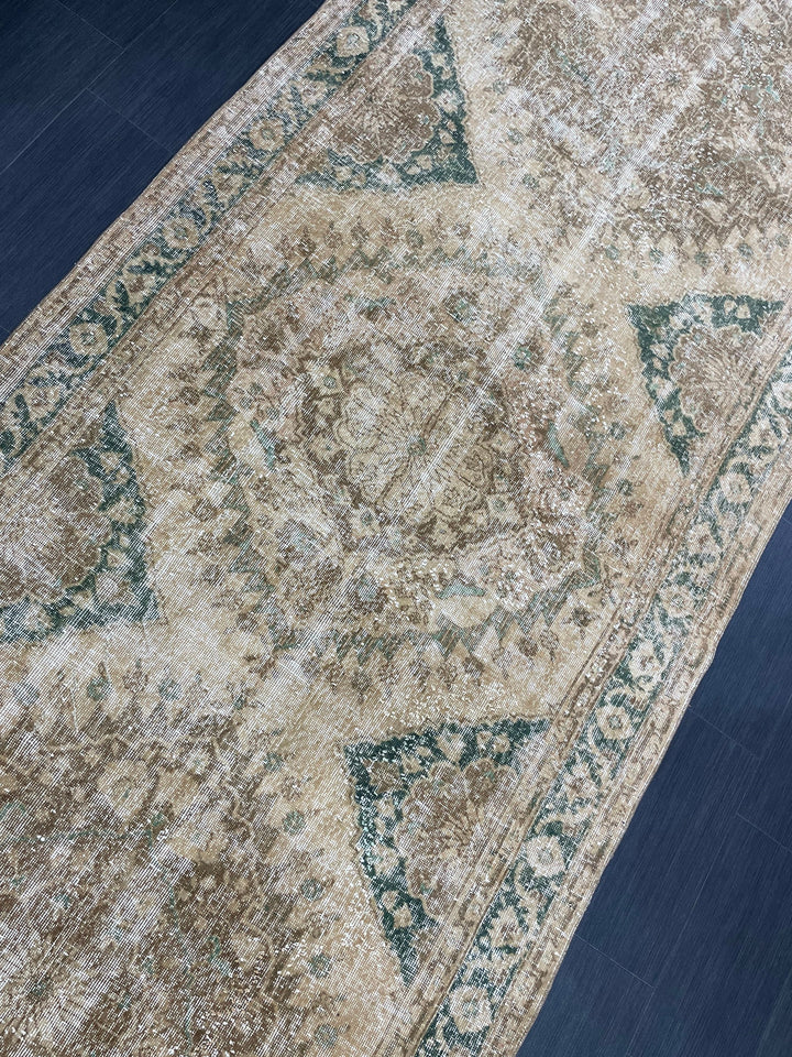 Beige Turkish Runner Rug 4' 10" x 13' 2" Hand-Knotted pattern