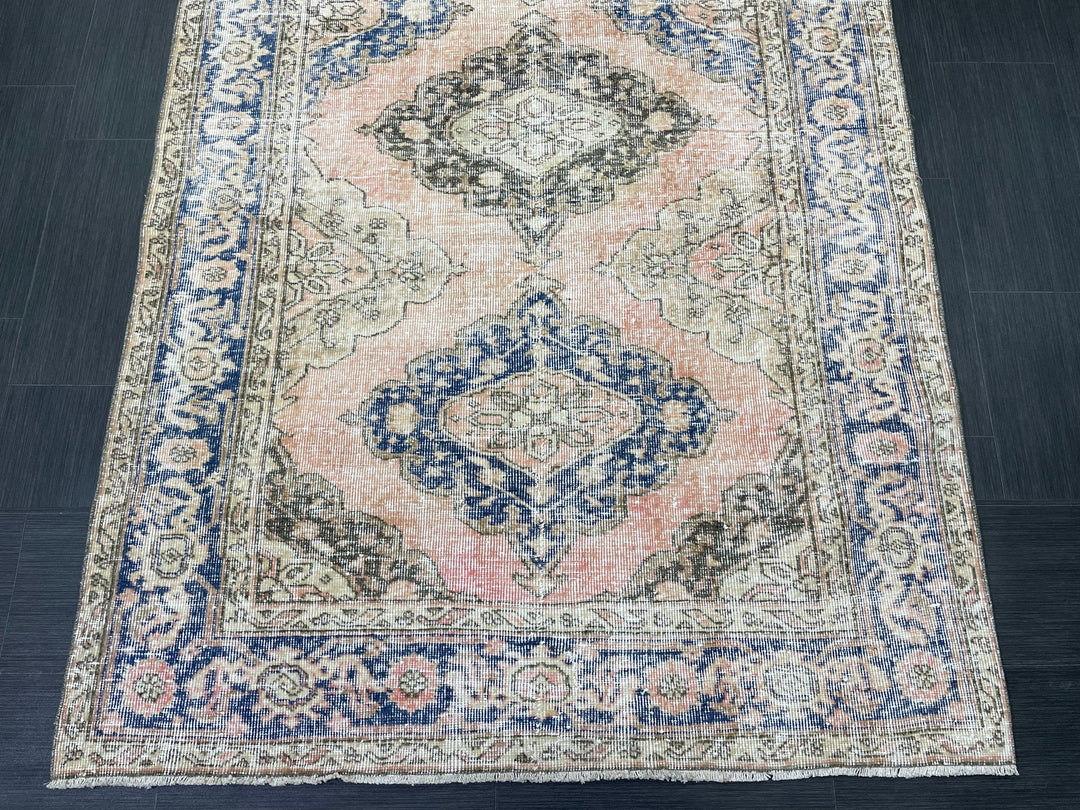 Beige Turkish Runner Rug 4' 9" x 11' 9" Hand-Knotted texture