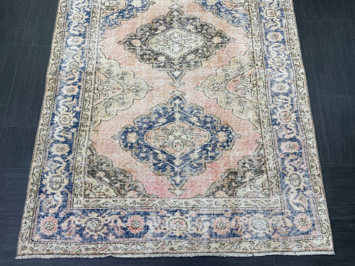 Beige Turkish Runner Rug 4' 9" x 11' 9" Hand-Knotted texture