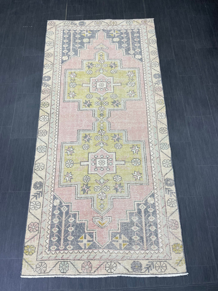 Turkish Oushak Rug 4' x 8' 8" Hand-Knotted texture