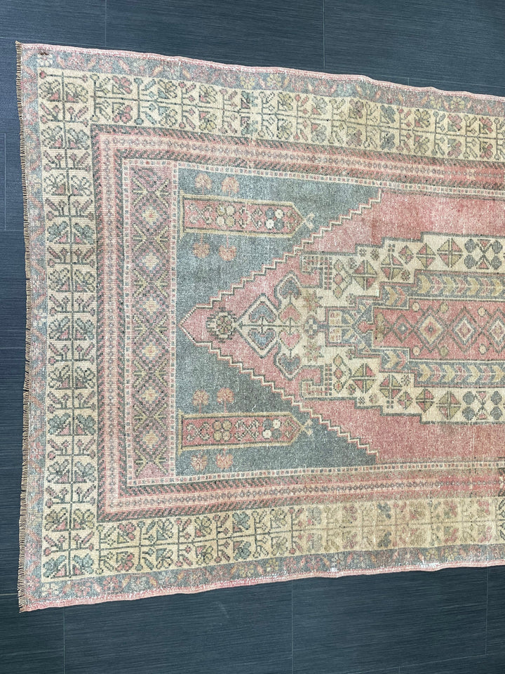 Beige Turkish Oushak Rug 3' 10" x 7' Hand-Knotted pattern