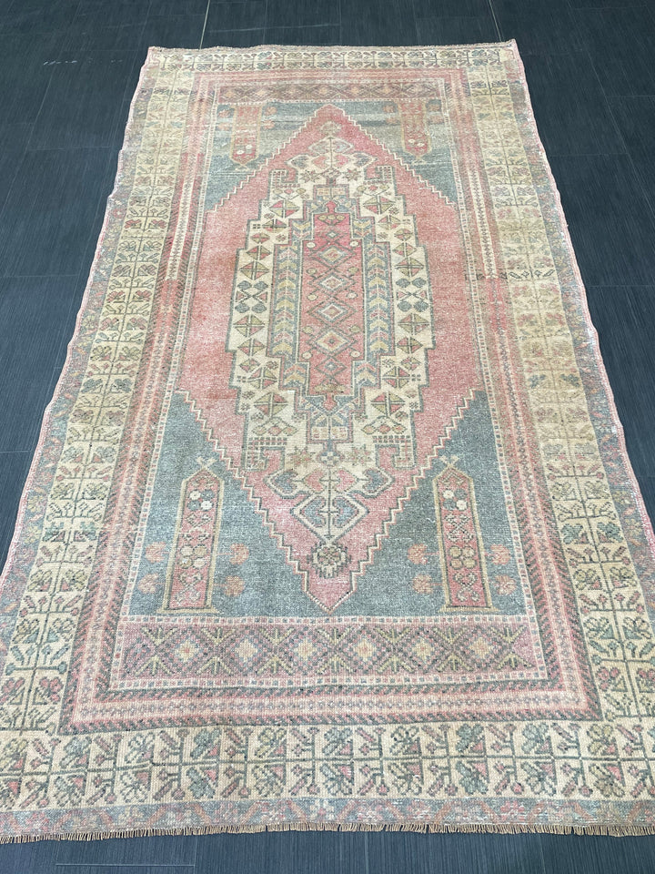 Beige Turkish Oushak Rug 3' 10" x 7' Hand-Knotted texture