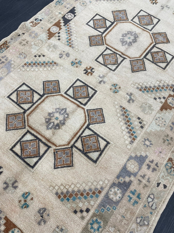 Beige Turkish Oushak Rug 3' 7" x 6' 9" Hand-Knotted detail