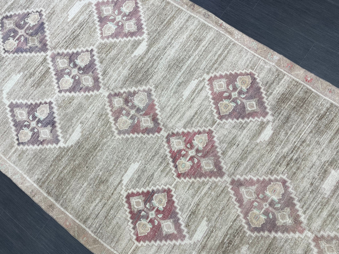 Beige Turkish Oushak Rug 4' 5" x 10' 10" Hand-Knotted detail
