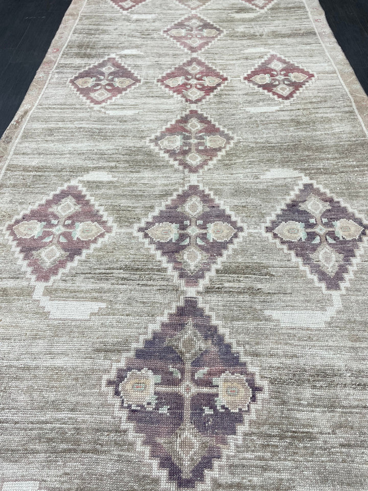 Beige Turkish Oushak Rug 4' 5" x 10' 10" Hand-Knotted pattern