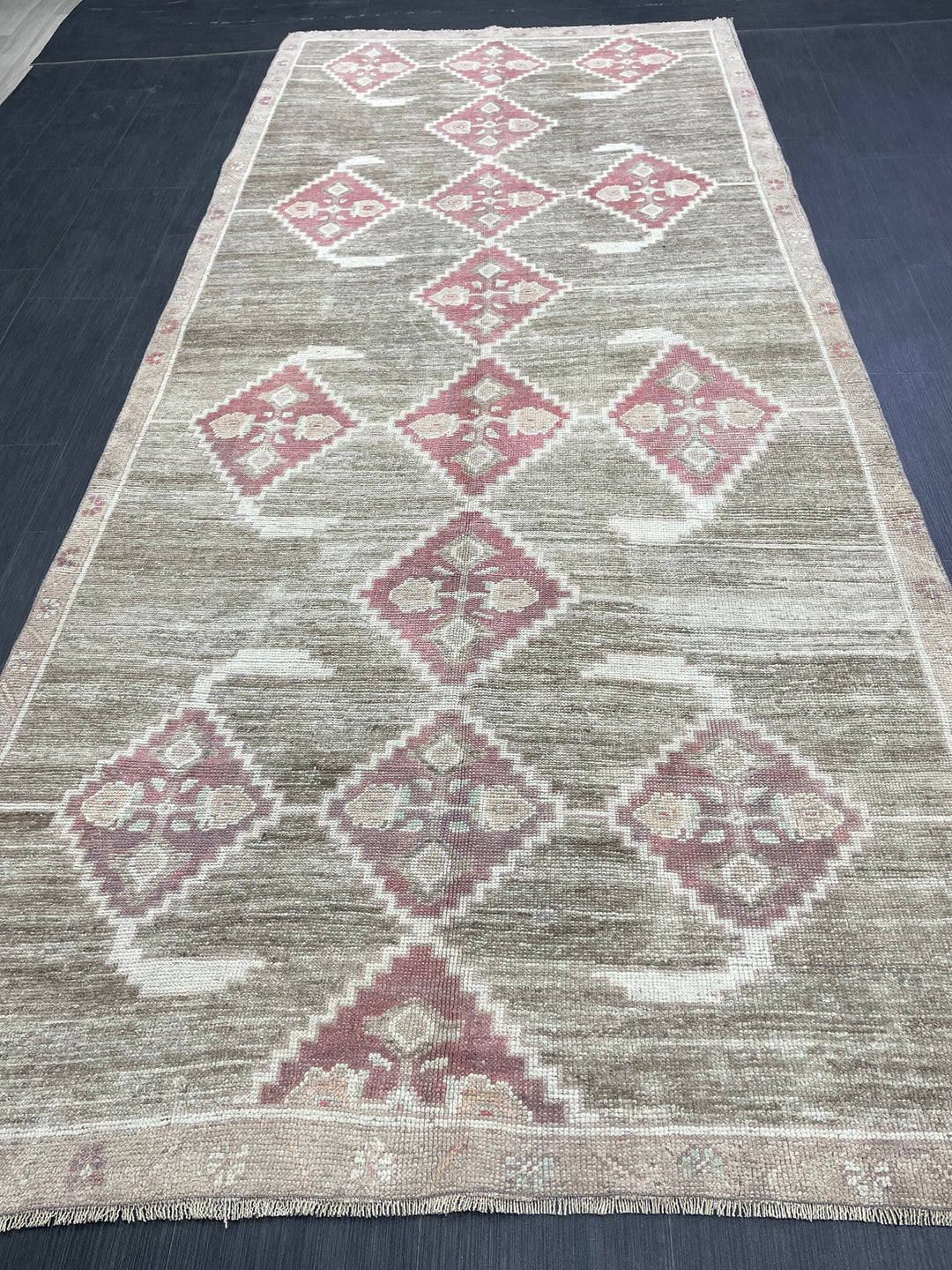 Beige Turkish Oushak Rug 4' 9" x 10' 8" Hand-Knotted detail