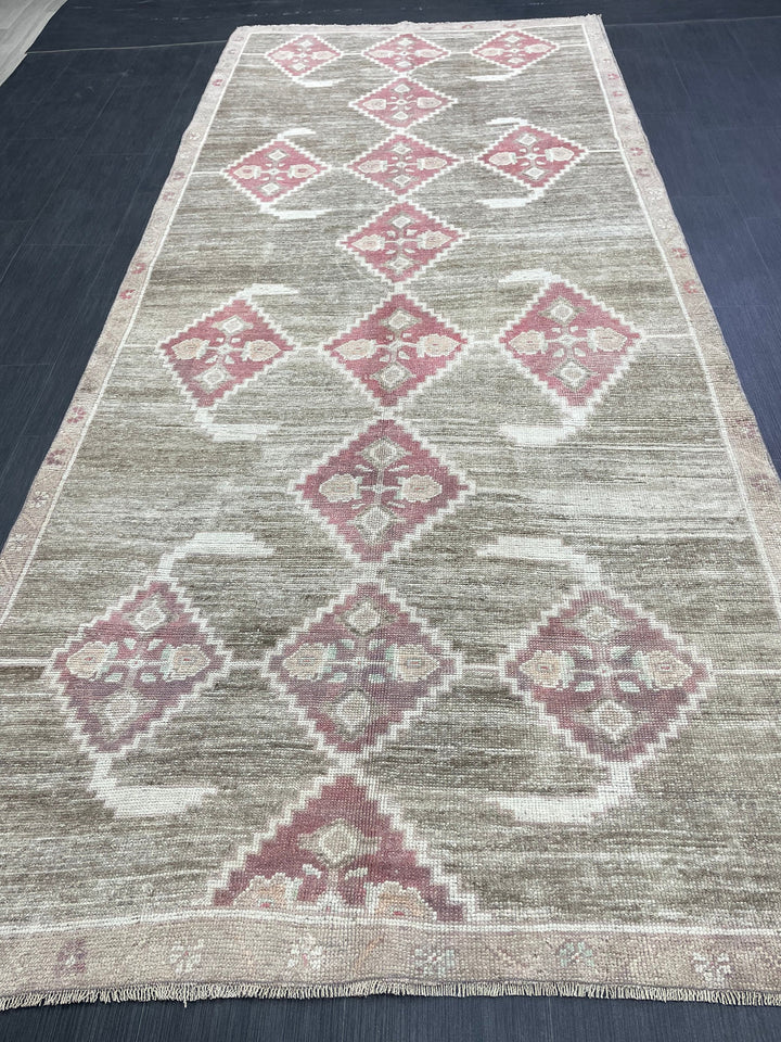 Beige Turkish Oushak Rug 4' 9" x 10' 8" Hand-Knotted detail