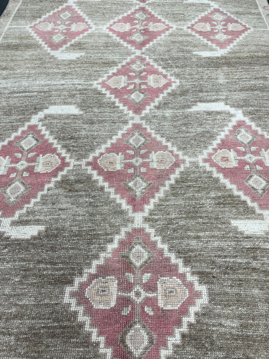 Beige Turkish Oushak Rug 4' 9" x 10' 8" Hand-Knotted texture