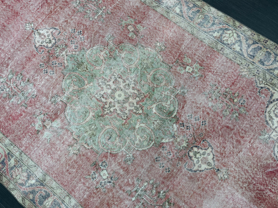 Tan Turkish Oushak Rug 5'7" x 8'11" Hand-Knotted border