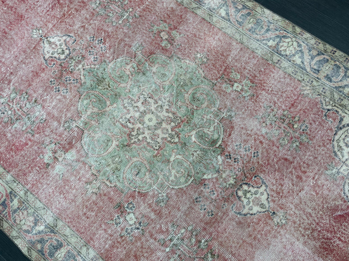 Tan Turkish Oushak Rug 5'7" x 8'11" Hand-Knotted border