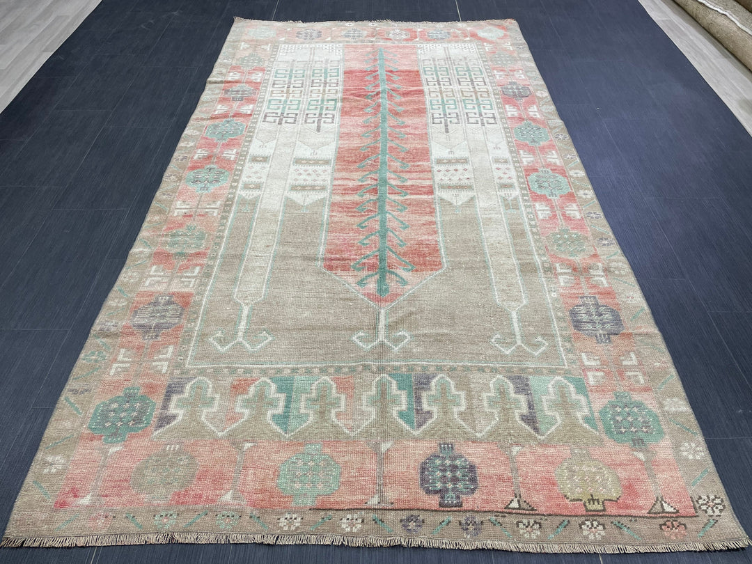 Beige Turkish Oushak Rug 4' 9" x 8' 4" Hand-Knotted texture